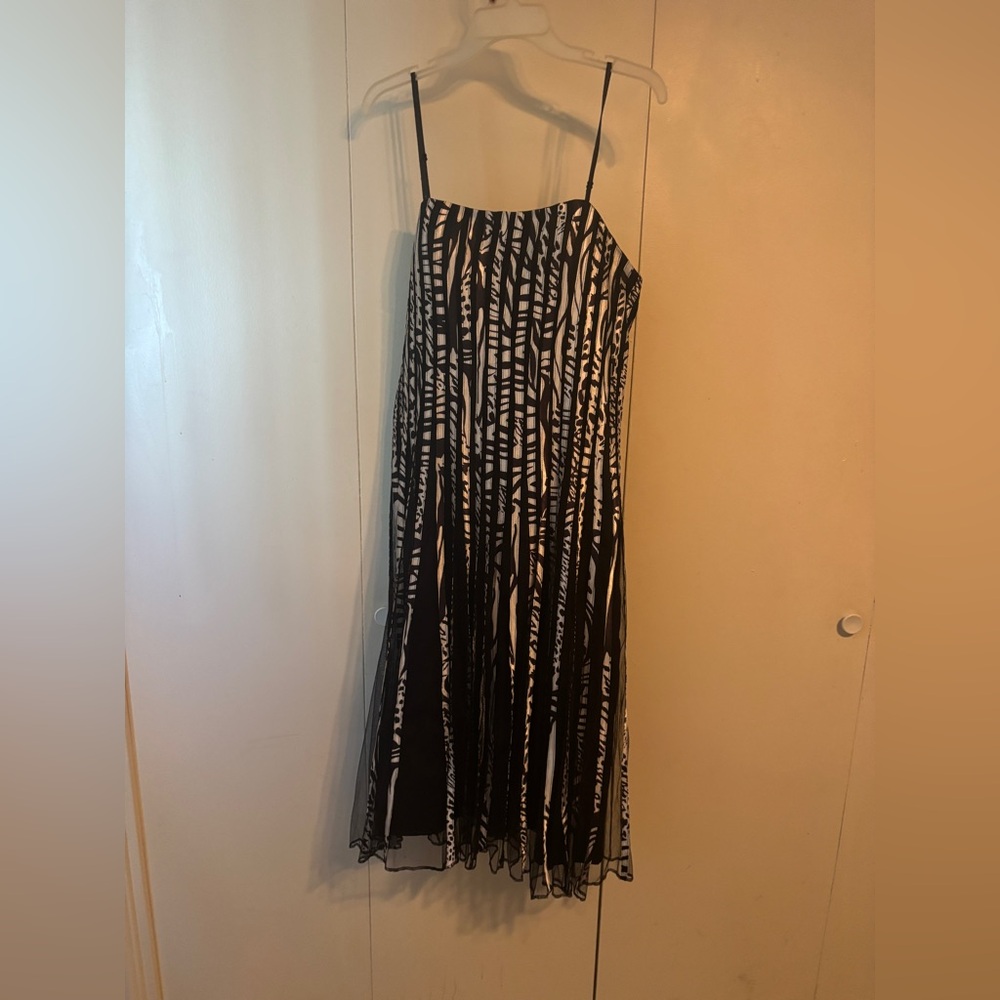 Aspeed Elegant Black and White Striped Dress